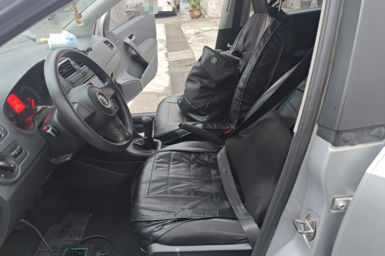 大众 Polo 2013款 1.4L 手动风尚版中控内饰19