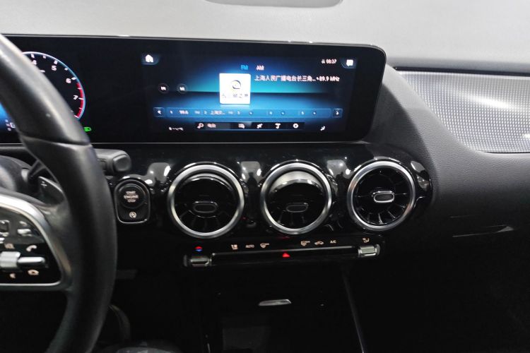 奔驰B级 2022款 改款二 B 200 时尚型中控内饰16