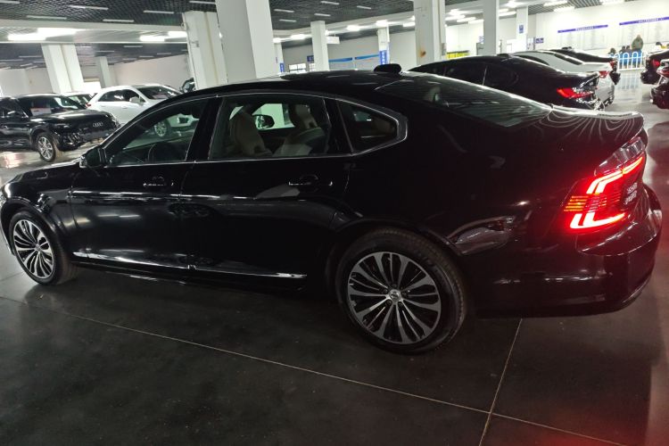 沃尔沃S90 2025款 B5 智逸豪华版车身外观6003