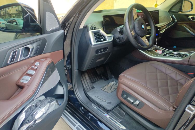 宝马X5 2023款 xDrive 30Li 尊享型M运动套装中控内饰20