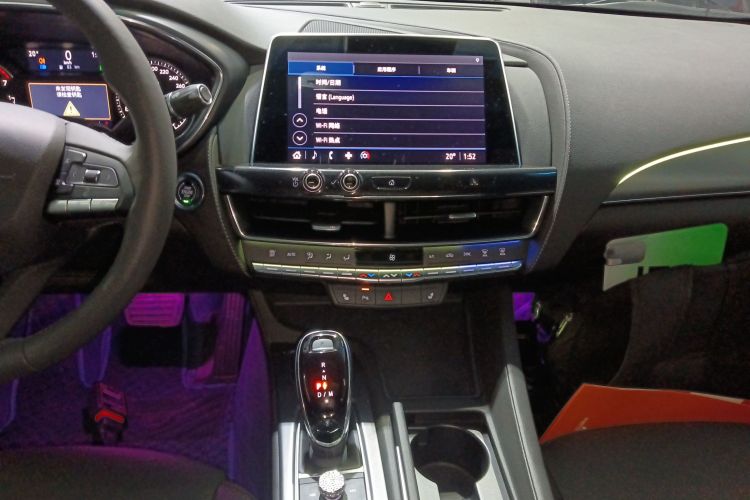 凯迪拉克CT5 2021款 28T 豪华型中控内饰16