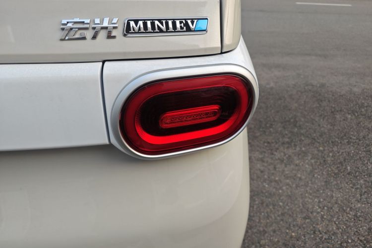 五菱汽车 宏光MINIEV 2024款 第三代 215km 青春版车身外观9