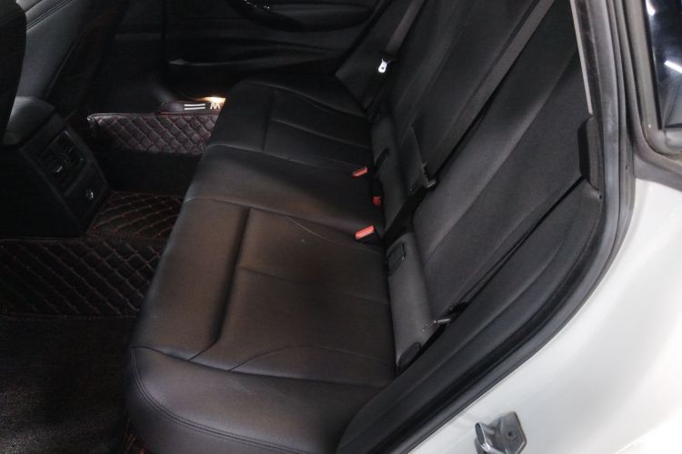 宝马3系GT 2019款 320i 时尚型中控内饰21