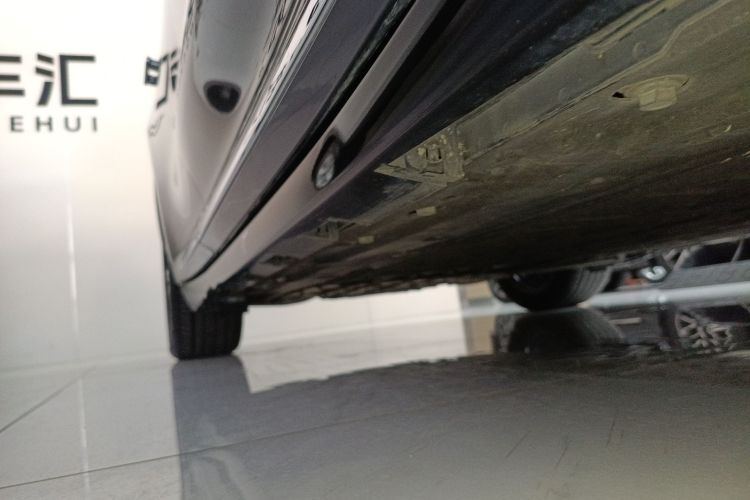 鸿蒙智行 智界R7 2025款 增程 251km Max局部细节9001