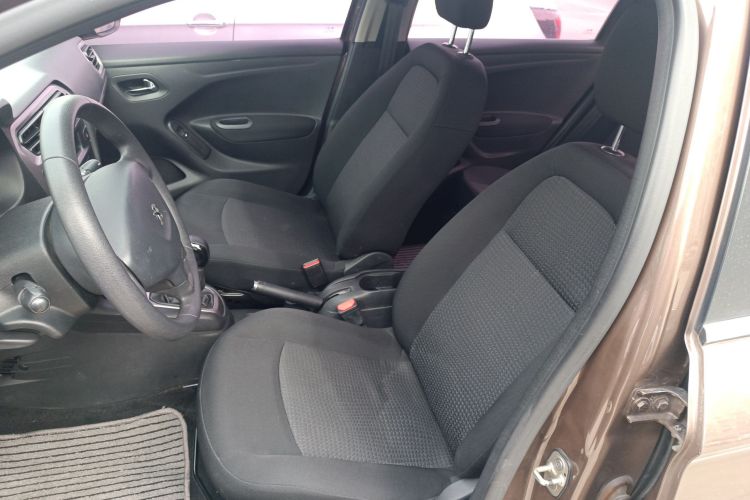 标致301 2014款 1.6L 手动舒适版中控内饰19