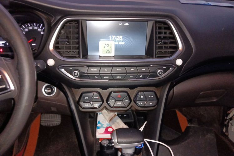 广汽传祺 传祺GS4 2017款 235T 自动两驱豪华智联版中控内饰16