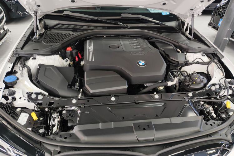 宝马3系 2023款 325i M运动曜夜套装机舱底盘24