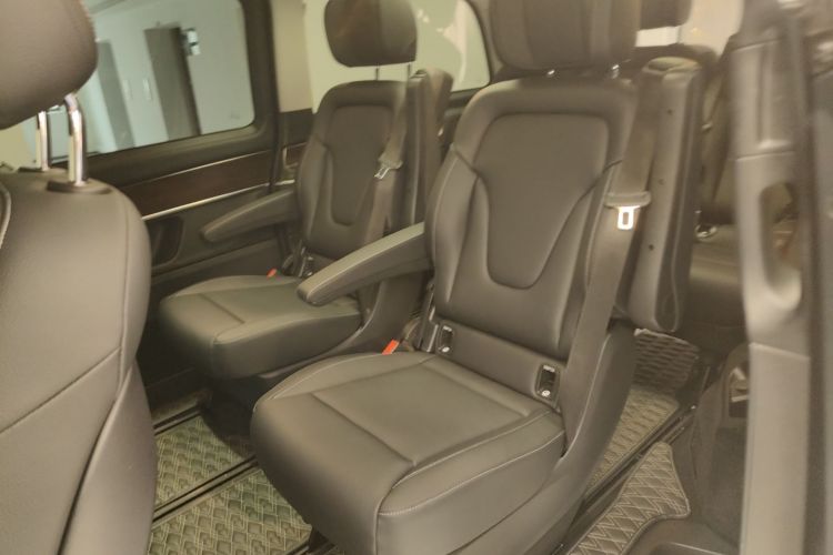 奔驰V级 2021款 V 260 领航版中控内饰21