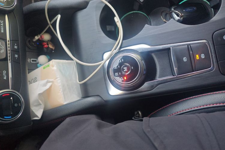 福特 福克斯 2020款 三厢 EcoBoost 180 自动ST Line中控内饰18