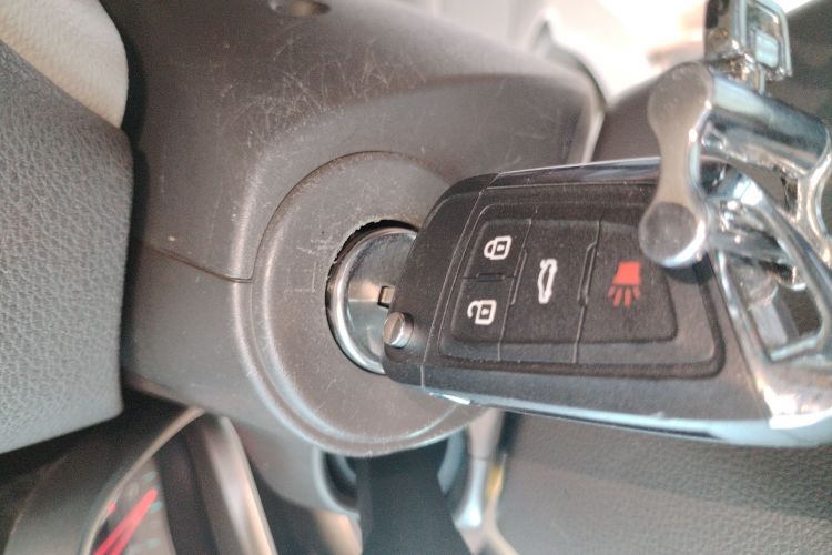 雪佛兰 迈锐宝 2014款 2.0L 自动舒适版中控内饰7001