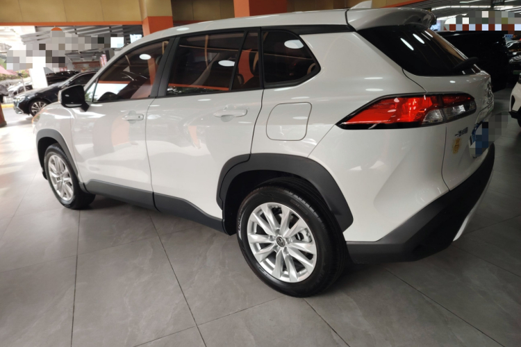 丰田 卡罗拉锐放 2023款 2.0L 先锋版车身外观4