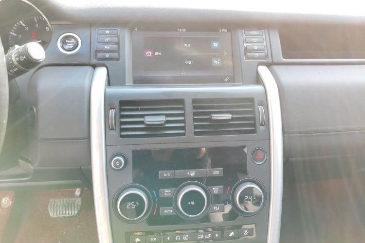 路虎 发现神行 2016款 2.0T SE中控内饰16