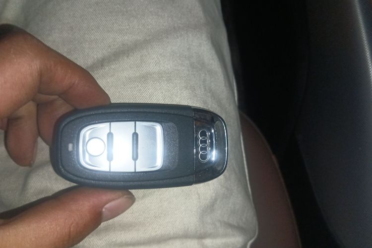 奥迪A6L 2018款 30周年年型 35 TFSI 时尚型中控内饰7001