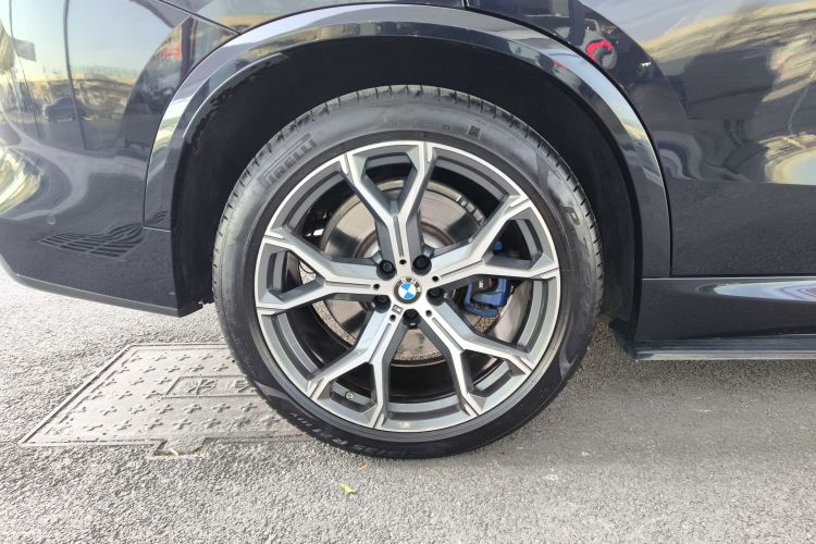 宝马X5(进口) 2021款 xDrive40i 尊享型 M运动套装车身外观6005