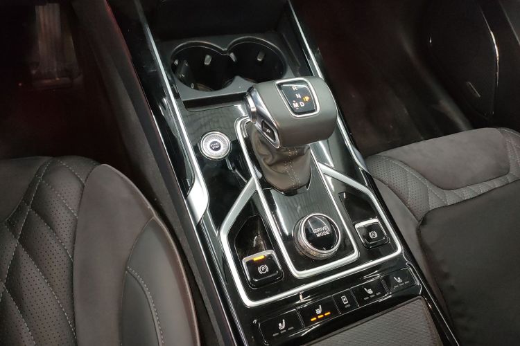 红旗HS5 2022款 2.0T 智联旗享版中控内饰18