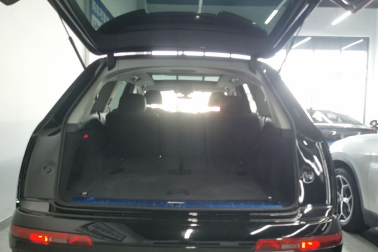 奥迪Q7 2022款 55 TFSI quattro S line运动型机舱底盘23