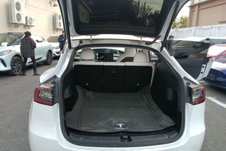 特斯拉 Model Y 2023款 长续航全轮驱动版局部细节23