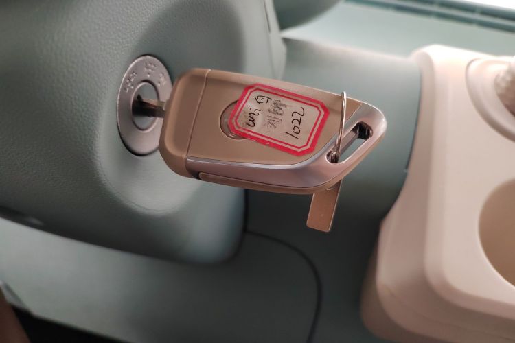 凌宝汽车 凌宝uni 2025款 微甜版 11.52kWh中控内饰11