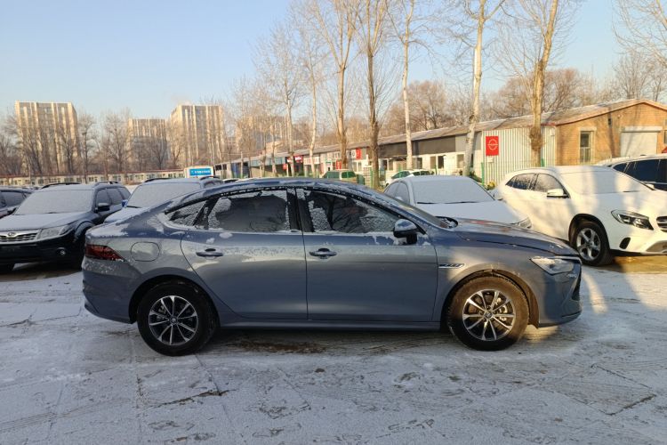 比亚迪 秦PLUS 2024款 荣耀版 DM-i 55KM领先型车身外观4