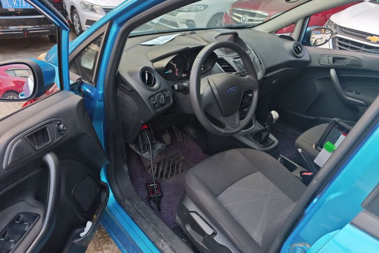 福特 嘉年华 2013款 三厢 1.5L 手动风尚型中控内饰20