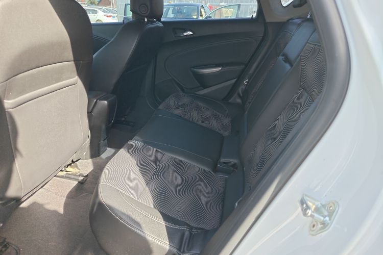 别克 英朗 2014款 XT 1.6L 自动时尚版中控内饰21