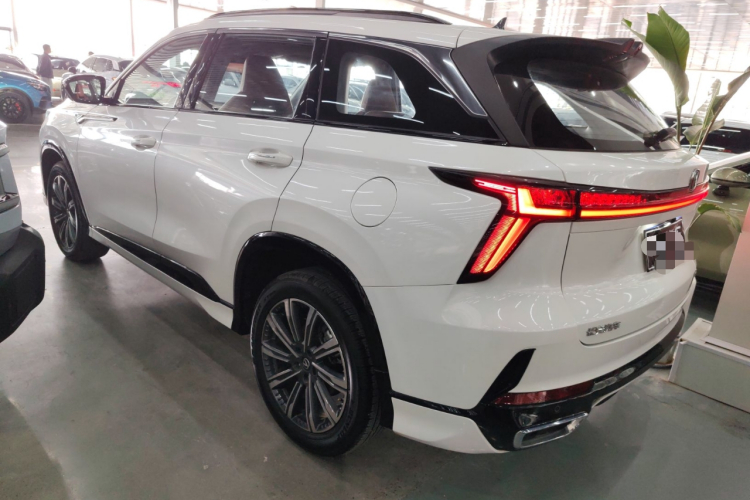 长安CS75 PLUS 2024款 第三代 冠军版 2.0T 智驾劲擎型车身外观4