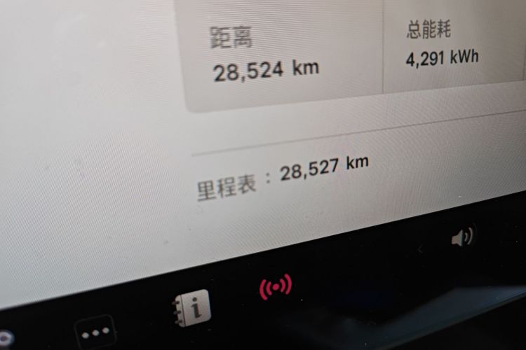 特斯拉 Model Y 2021款 标准续航后驱版中控内饰15