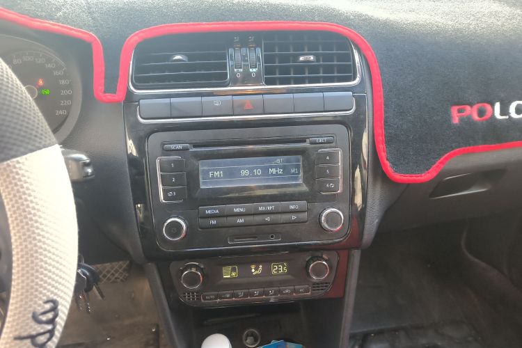 大众 Polo 2011款 1.6L 自动致酷版中控内饰16