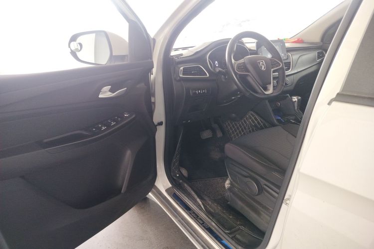 宝骏730 2019款 1.5T CVT时尚型 7座 国VI中控内饰20