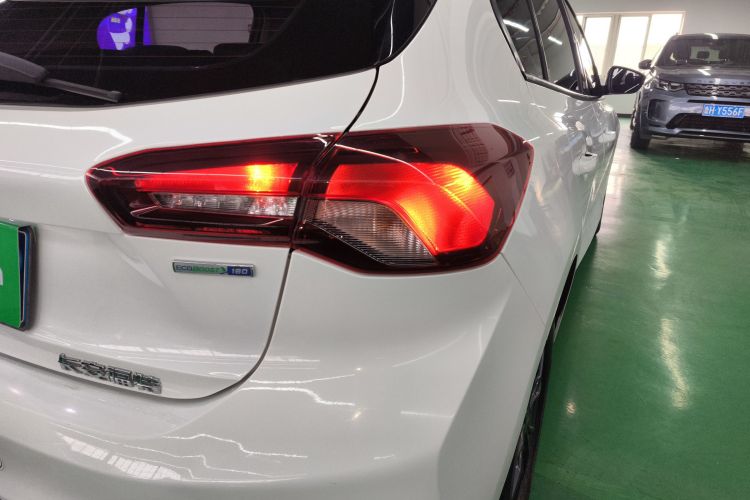 福特 福克斯 2022款 两厢 EcoBoost 180 自动竞速版车身外观9