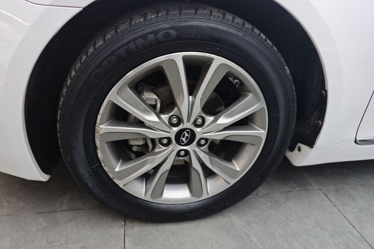 现代 索纳塔 2015款 经典 2.4L 自动领先版 国IV车身外观6007