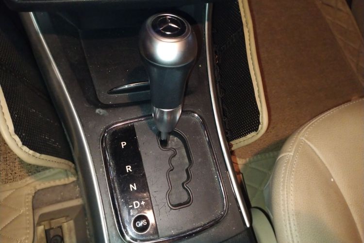 奔驰B级 2009款 B 200 动感型中控内饰18