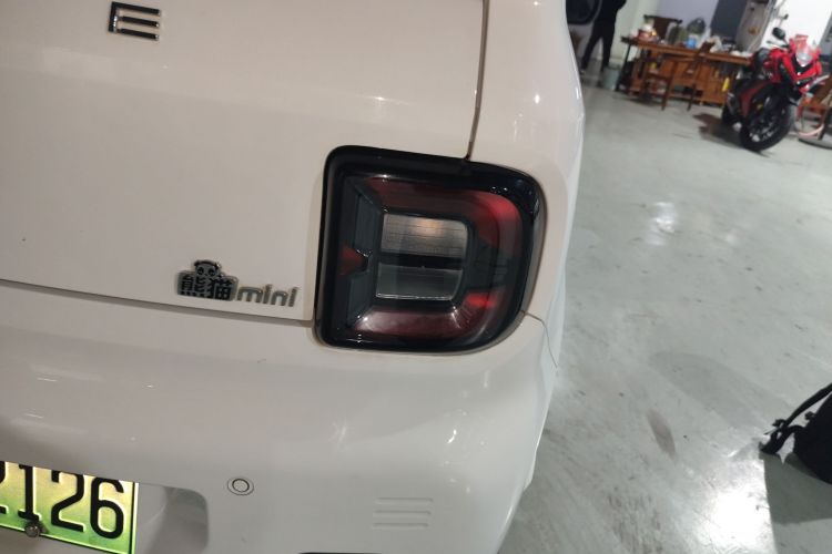 吉利银河 2023款 熊猫mini 200km 耐力熊车身外观9