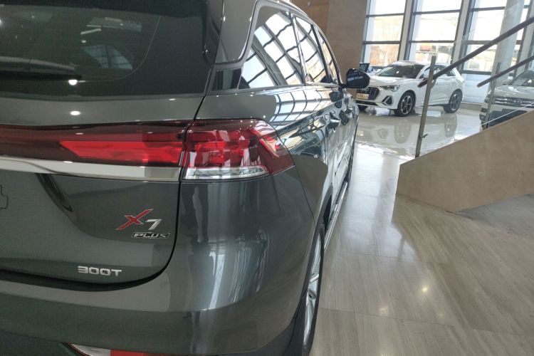 长安欧尚X7 PLUS 2022款 1.5T 蓝鲸版自动尊贵型 7座车身外观9