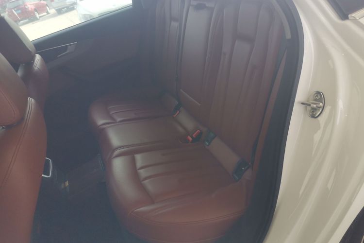 奥迪A4L 2017款 40 TFSI 进取型中控内饰21