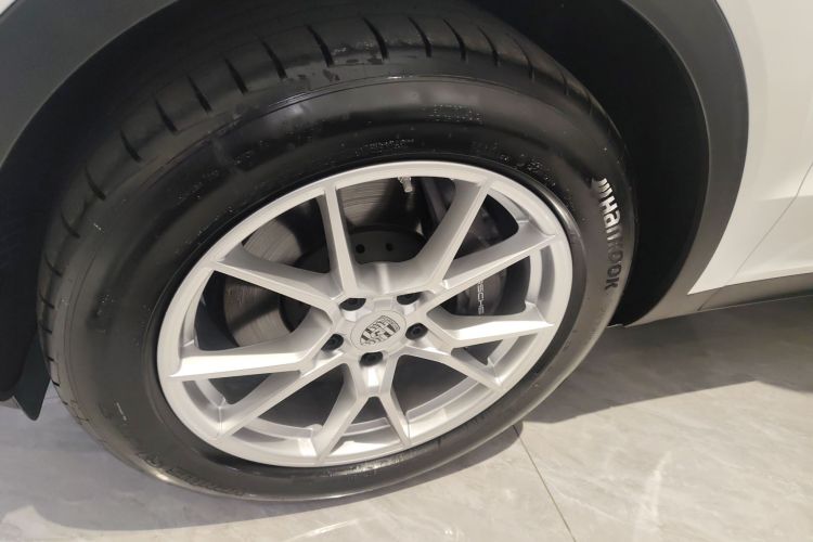 保时捷 Cayenne新能源 2024款 Cayenne Coupé E-Hybrid 2.0T车身外观35