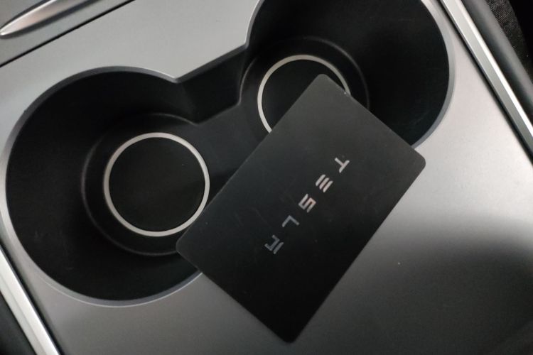 特斯拉 Model Y 2022款 长续航全轮驱动版中控内饰11