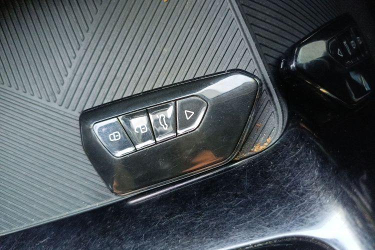 荣威i5 2021款 改款 1.5L CVT钻石版中控内饰7001