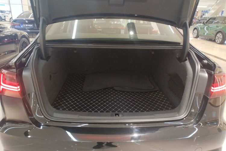 奥迪A6L 2018款 30周年年型 35 TFSI 时尚型局部细节23