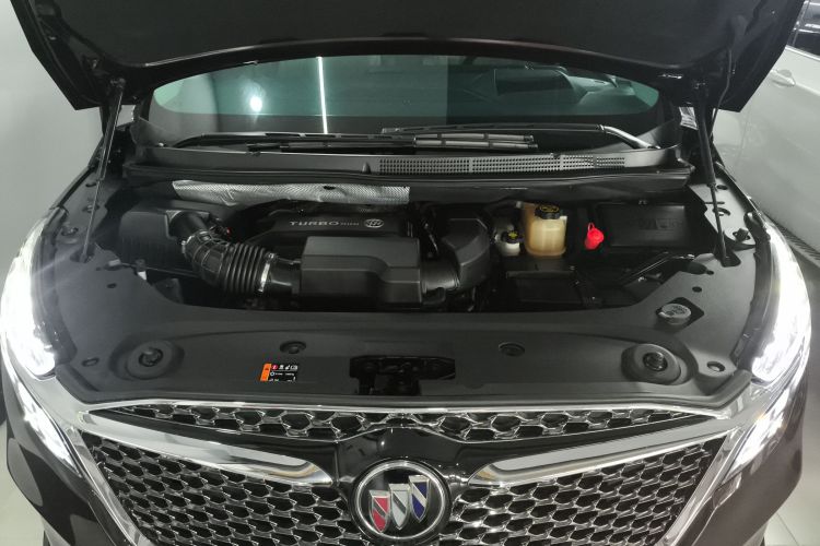 别克GL8 2021款 Avenir艾维亚 七座亲礼版机舱底盘24