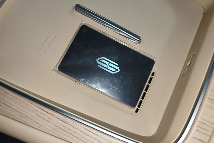 鸿蒙智行 尚界H5 2025款 增程 Max中控内饰7001