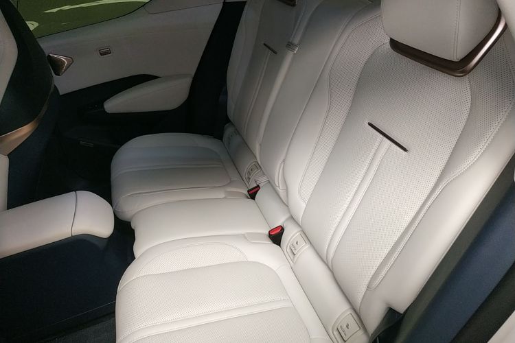 极氪X 2025款 四座后驱魔方版中控内饰7004