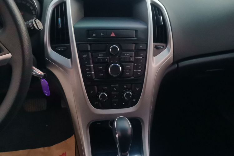 别克 英朗 2014款 XT 1.6L 自动时尚版中控内饰16