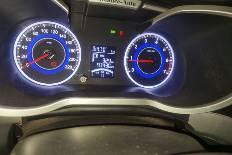 中华V3 2015款 1.5L 自动舒适型中控内饰15