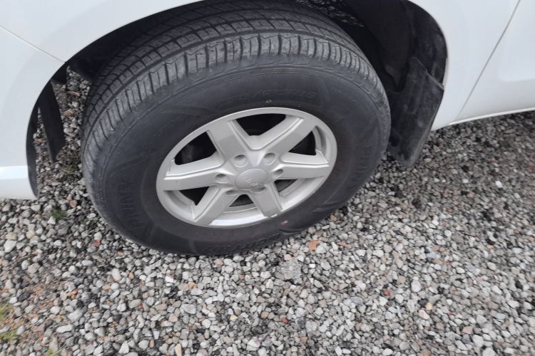 江铃 宝典 2020款 2.5T柴油两驱舒享版标轴JX4D25A6L车身外观6007