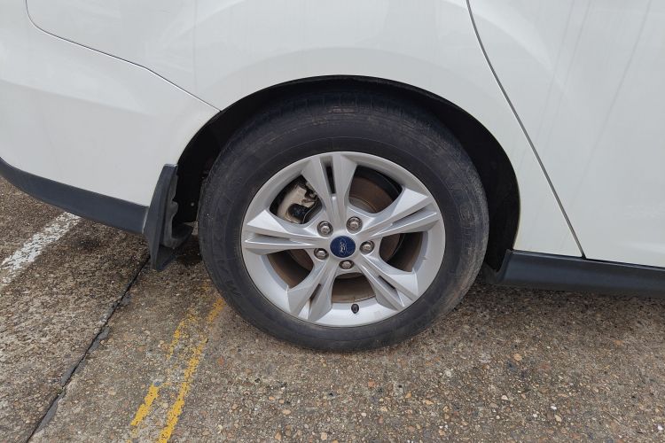 福特 福克斯 2018款 三厢经典 1.6L 自动舒适型智行版车身外观56