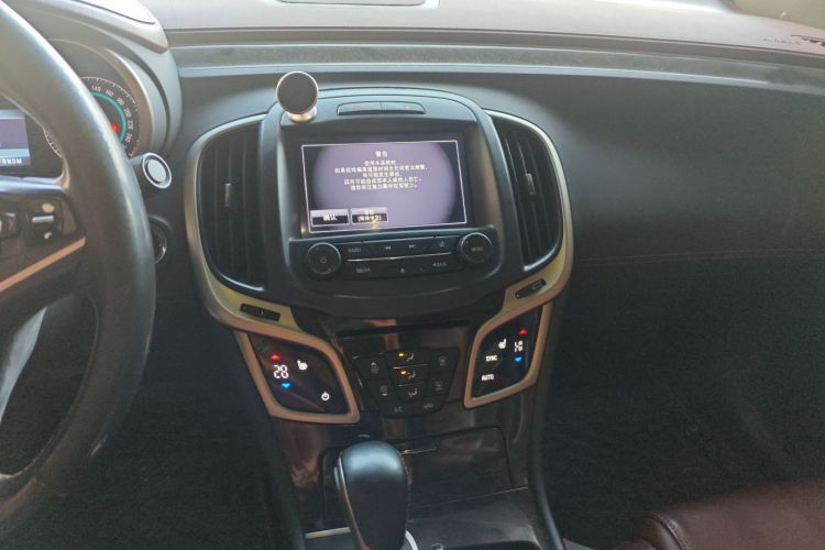 别克 君越 2013款 2.4L SIDI精英舒适型中控内饰16