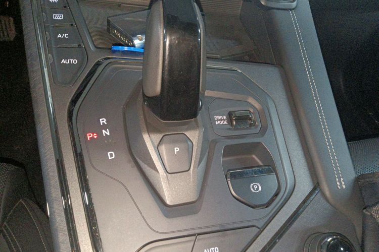 领克01 2021款 2.0TD 四驱劲Halo中控内饰18