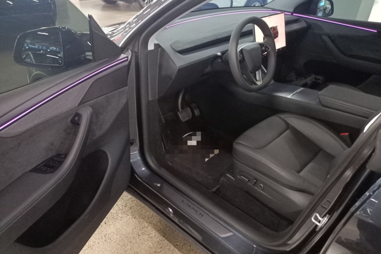 特斯拉 Model Y 2025款 长续航全轮驱动 首发版中控内饰20