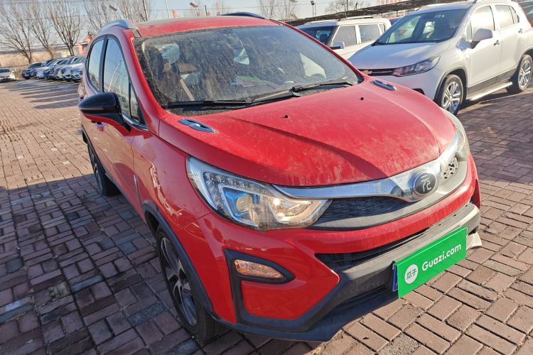 比亚迪 元 2016款 1.5L 手动尊贵型车身外观3